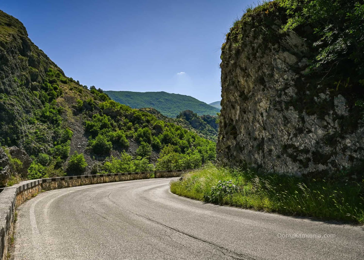Abruzzo - Scanno, jezioro, Villalago, Eremo di San Domenico - Gole del Sagittario Dom z Kamienia blog