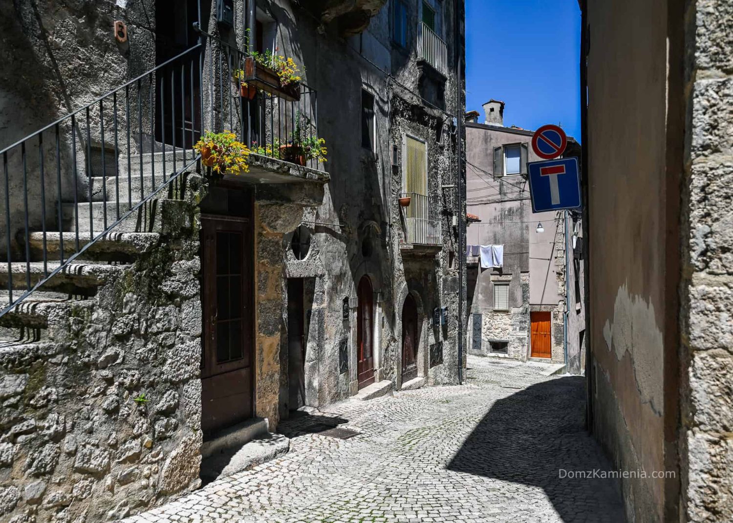 Abruzzo - Scanno, jezioro, Villalago, Eremo di San Domenico - Gole del Sagittario Dom z Kamienia blog