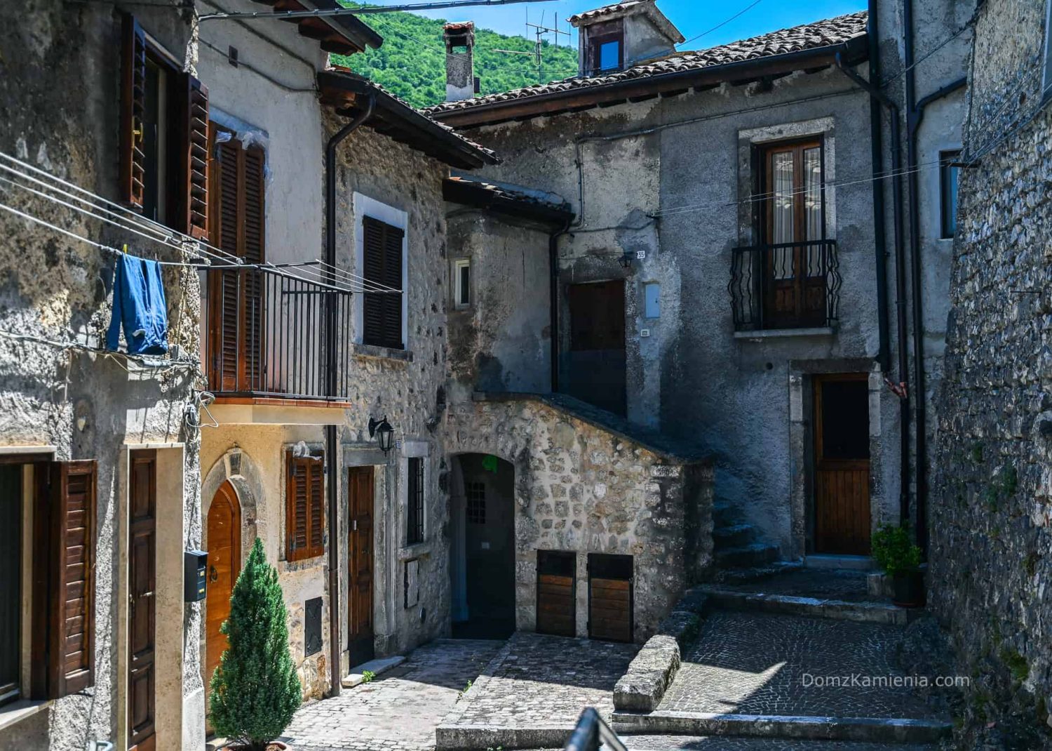 Abruzzo - Scanno, jezioro, Villalago, Eremo di San Domenico - Gole del Sagittario Dom z Kamienia blog
