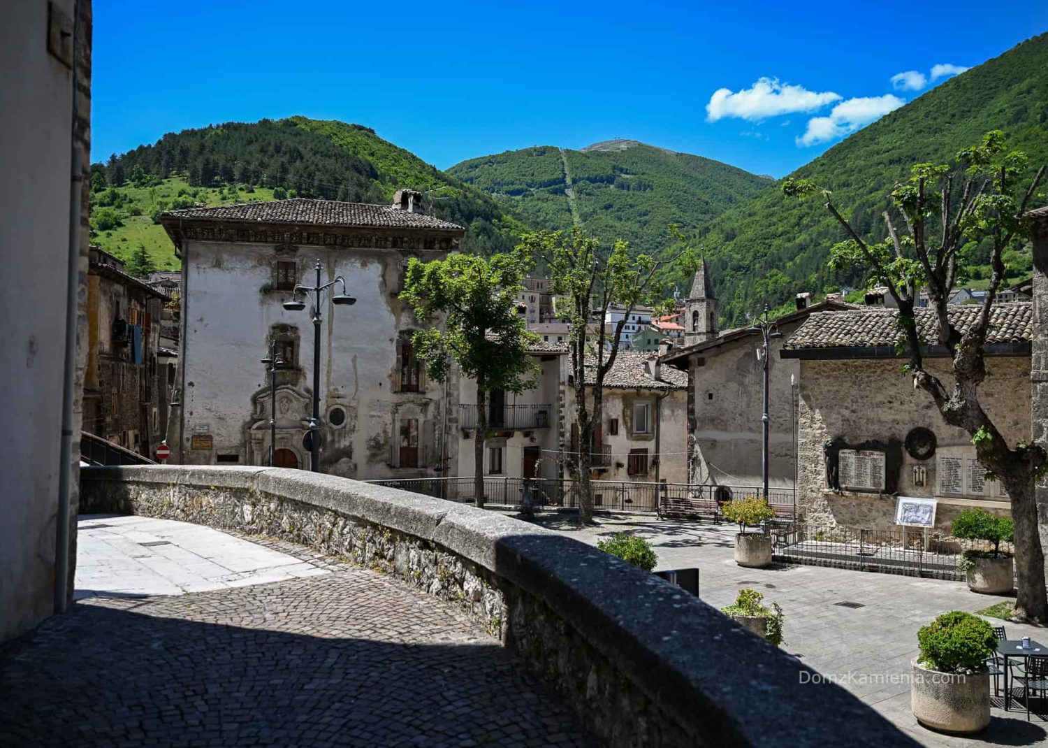 Abruzzo - Scanno, jezioro, Villalago, Eremo di San Domenico - Gole del Sagittario Dom z Kamienia blog