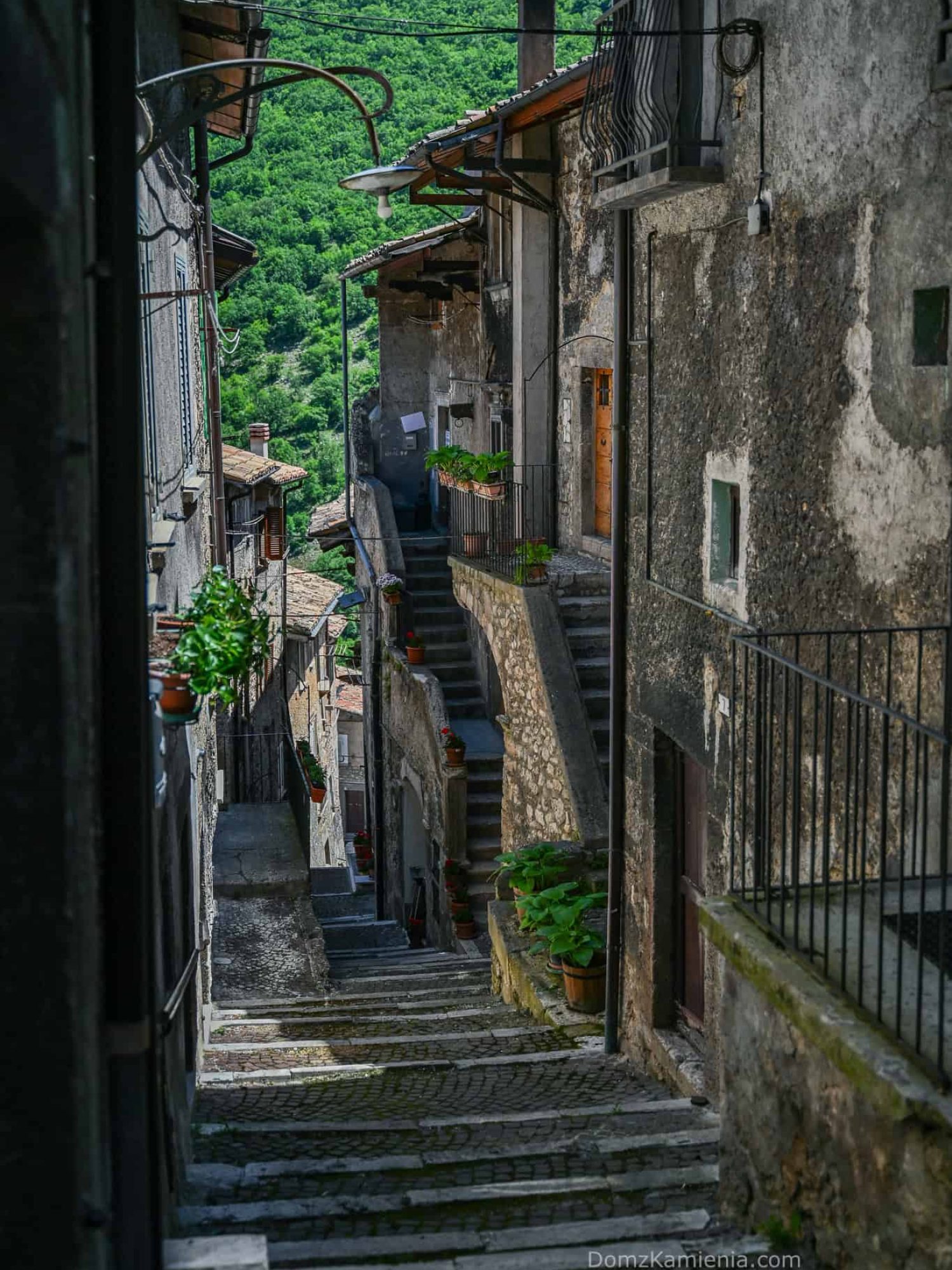 Abruzzo - Scanno, jezioro, Villalago, Eremo di San Domenico - Gole del Sagittario Dom z Kamienia blog