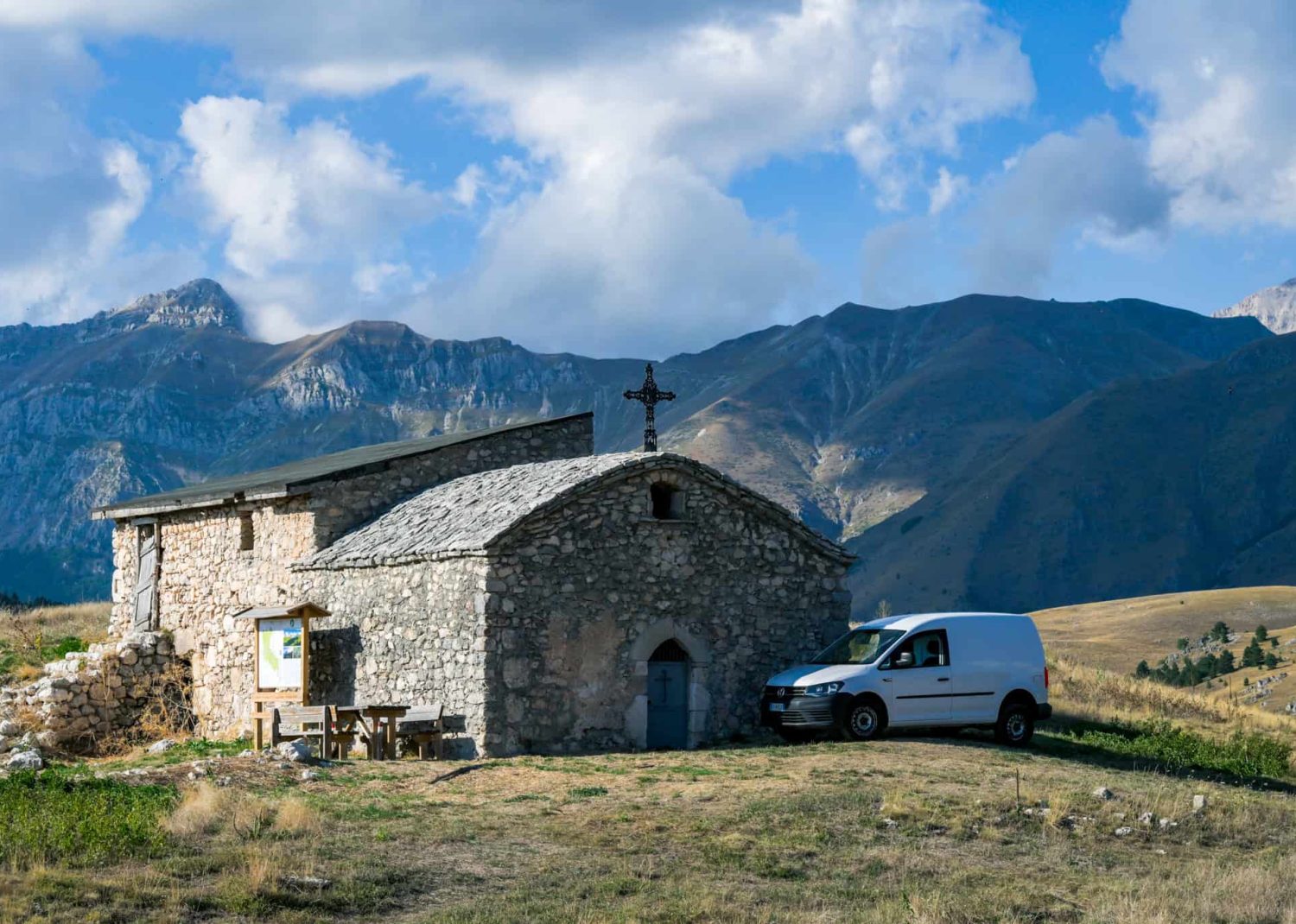 Dom z Kamienia Abruzzo, Cammino del Gran Sasso