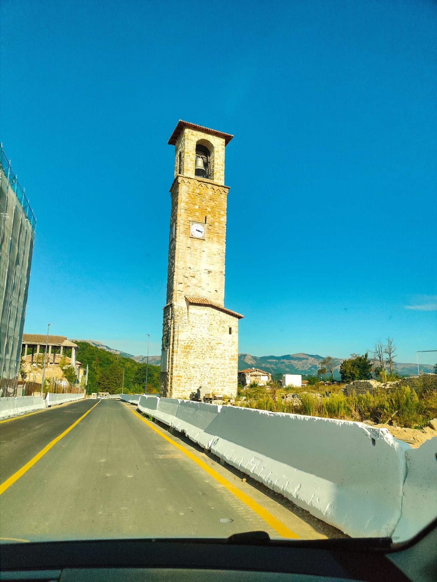 Dom z Kamienia, podróż do Abruzzo i powrót przez Marche.
